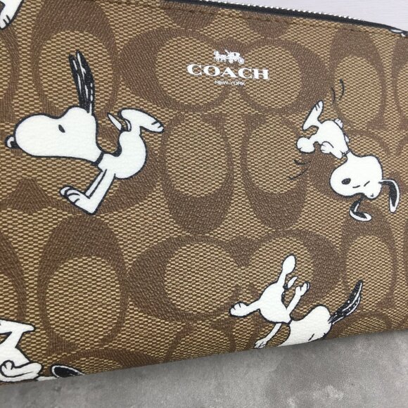 Coach X Peanuts Corner Zip Wristlet Wallet With Snoopy & Woodstock - Picture 8 of 10